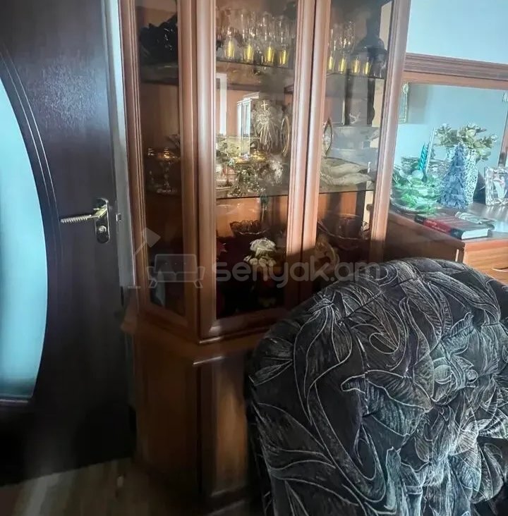 2 Սենյականոց Բնակարան Քարե Շենքում, 58քմ, 5/5 հարկ, Նորմալ Վիճակում, Կահավորված