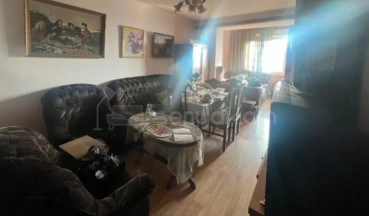 2 Սենյականոց Բնակարան Քարե Շենքում, 58քմ, 5/5 հարկ, Նորմալ Վիճակում, Կահավորված