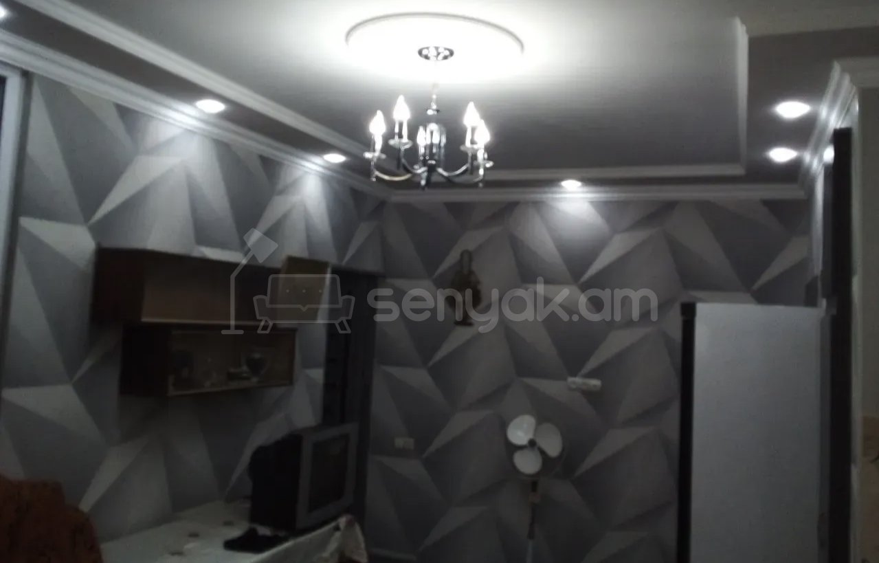 2 Սենյականոց Բնակարան Քարե Շենքում, 40քմ, 1/10 հարկ, Նորմալ Վիճակում, Կահավորված