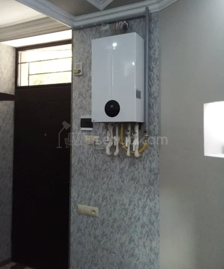 2 Սենյականոց Բնակարան Քարե Շենքում, 40քմ, 1/10 հարկ, Նորմալ Վիճակում, Կահավորված