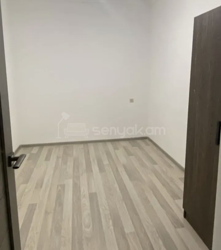 3 Սենյականոց Բնակարան Քարե Շենքում, 72քմ, 1/1 հարկ, Նորմալ Վիճակում, Կահավորված