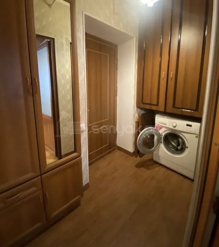 1 Սենյականոց Բնակարան Քարե Շենքում, 40քմ, 2/5 հարկ, Նորմալ Վիճակում, Կահավորված