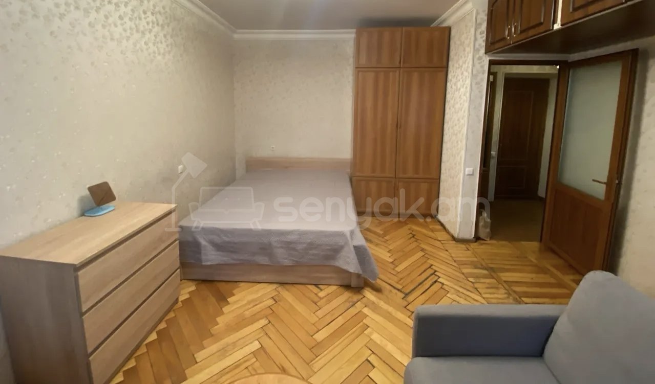 1 Սենյականոց Բնակարան Քարե Շենքում, 40քմ, 2/5 հարկ, Նորմալ Վիճակում, Կահավորված