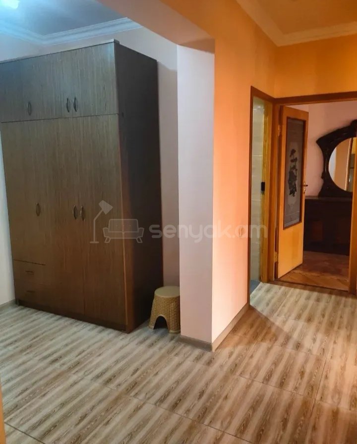 3 Սենյականոց Բնակարան, 95քմ, 3/9 հարկ, Նորմալ Վիճակում, Մասամբ Կահավորված