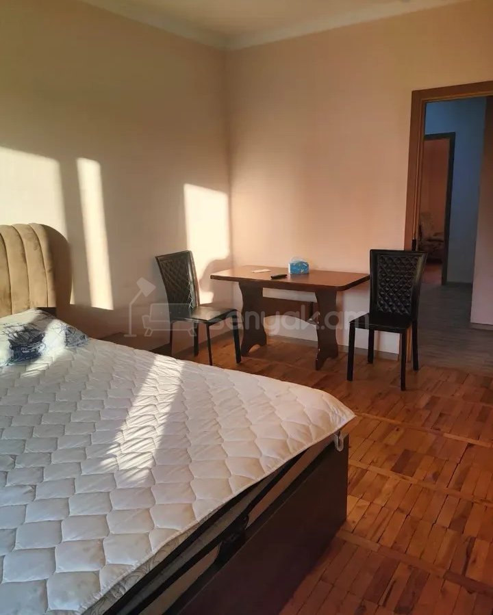 3 Սենյականոց Բնակարան, 95քմ, 3/9 հարկ, Նորմալ Վիճակում, Մասամբ Կահավորված