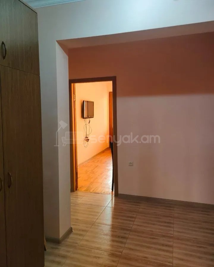 3 Սենյականոց Բնակարան, 95քմ, 3/9 հարկ, Նորմալ Վիճակում, Մասամբ Կահավորված