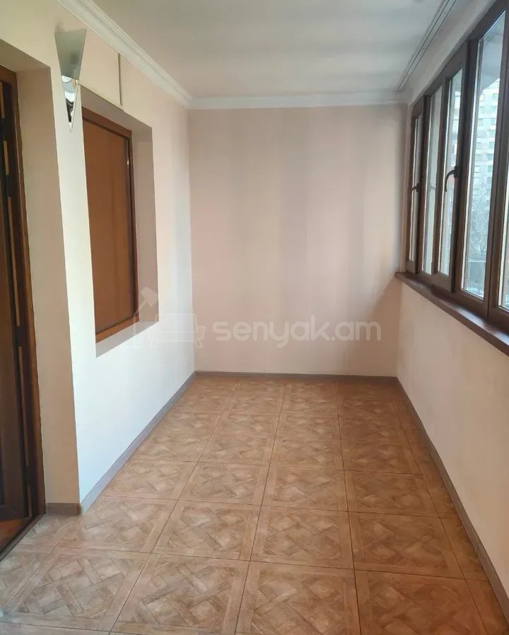 3 Սենյականոց Բնակարան, 95քմ, 3/9 հարկ, Նորմալ Վիճակում, Մասամբ Կահավորված