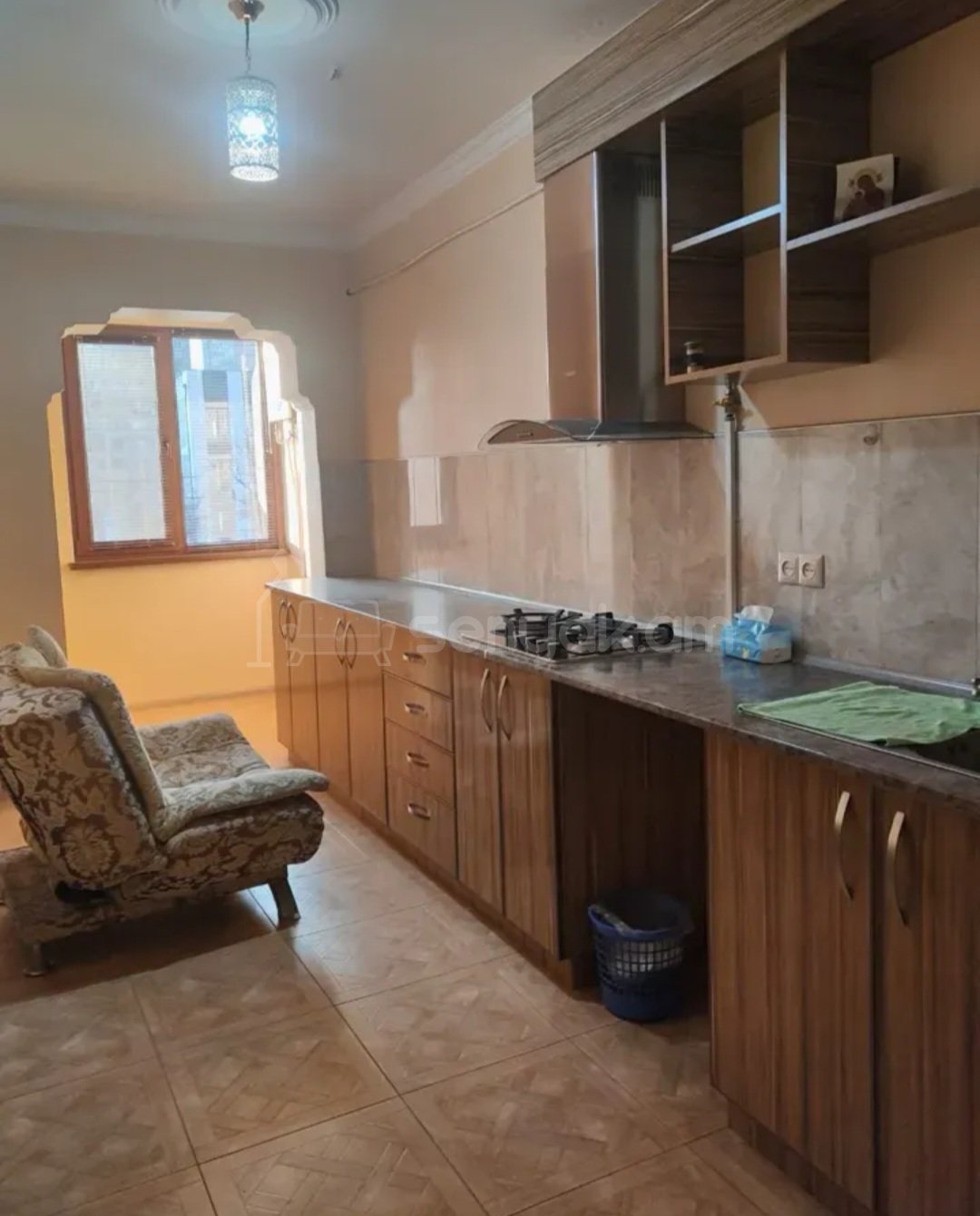 3 Սենյականոց Բնակարան, 95քմ, 3/9 հարկ, Նորմալ Վիճակում, Կահավորված, Արևկող