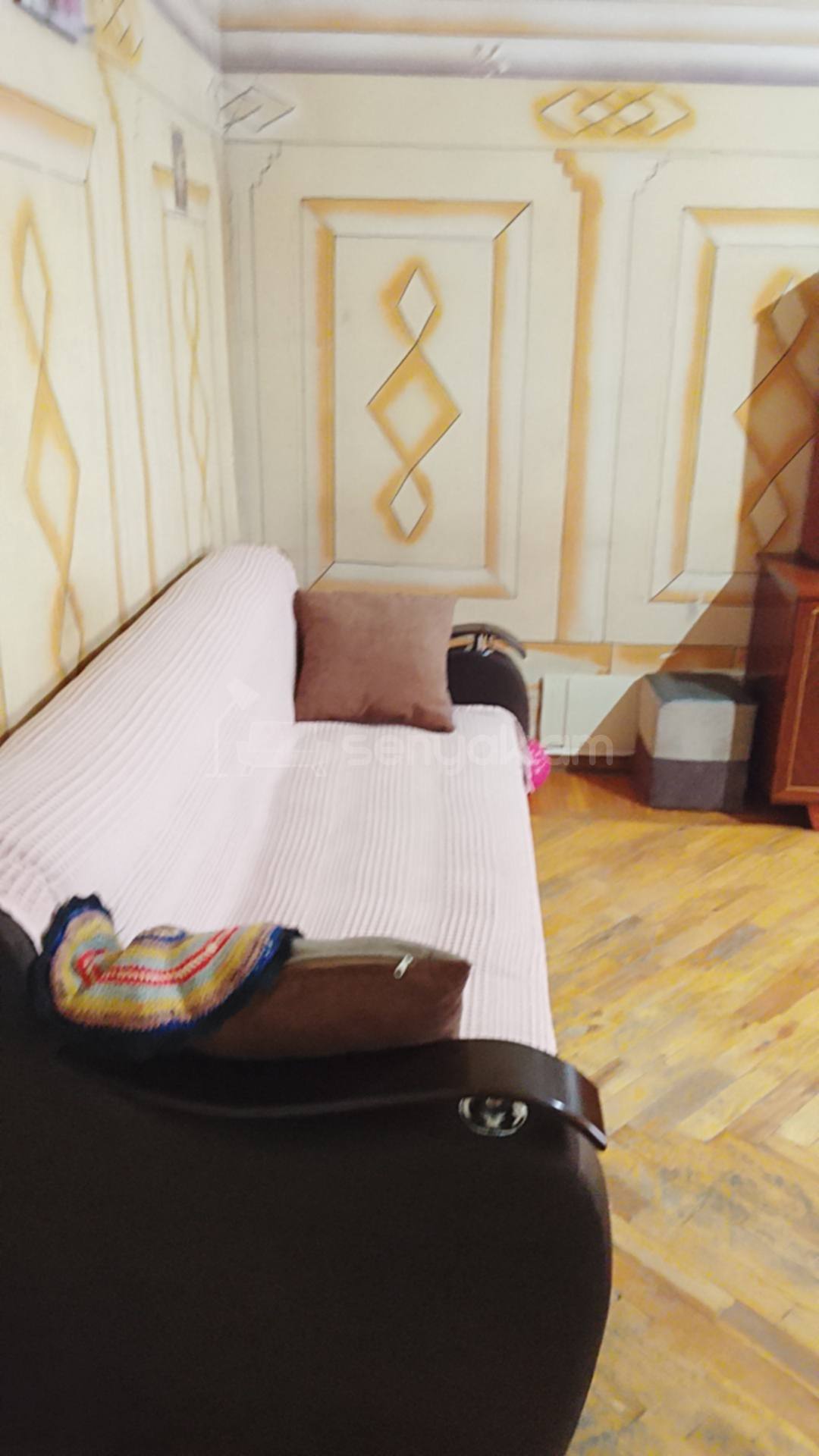 3 Սենյականոց Բնակարան Քարե Շենքում, 75քմ, 1/5 հարկ, Նորմալ Վիճակում, Կահավորված