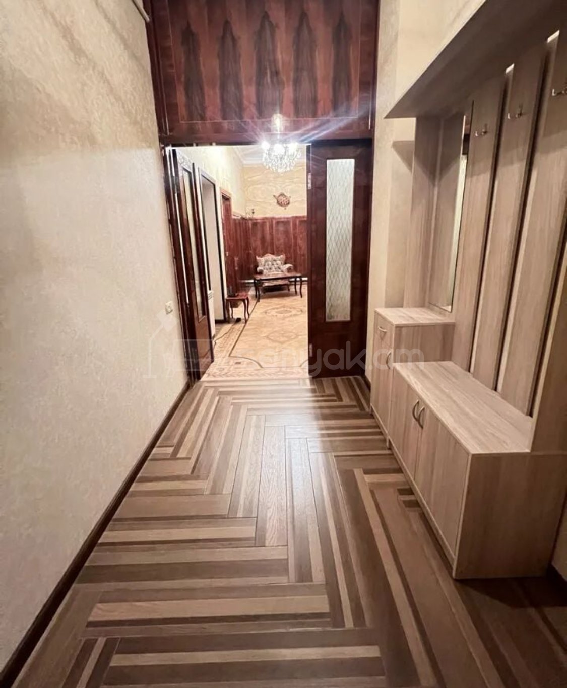 2 Սենյականոց Բնակարան Քարե Շենքում, 90քմ, 1/4 հարկ, Նորմալ Վիճակում, Կահավորված