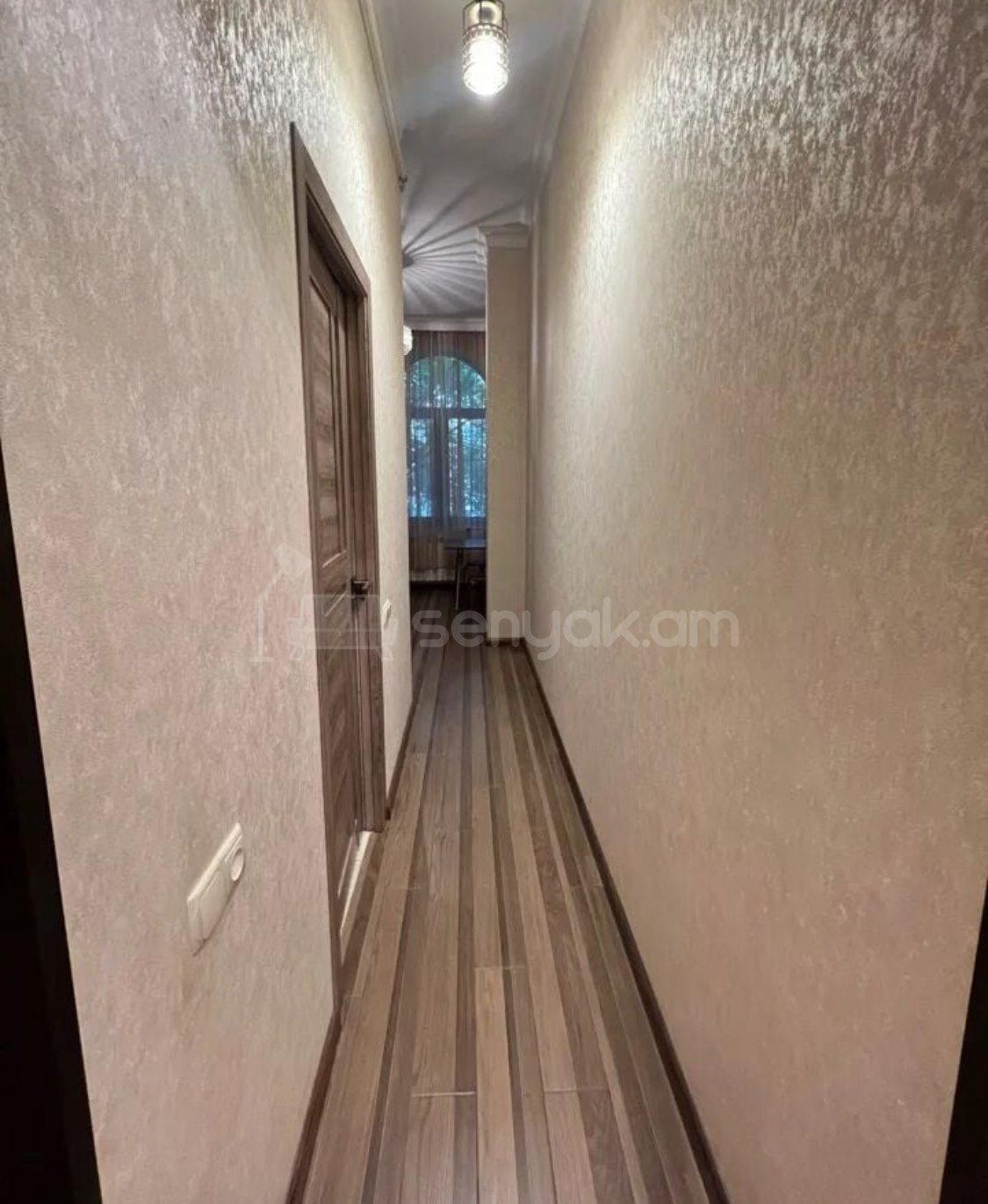 2 Սենյականոց Բնակարան Քարե Շենքում, 90քմ, 1/4 հարկ, Նորմալ Վիճակում, Կահավորված