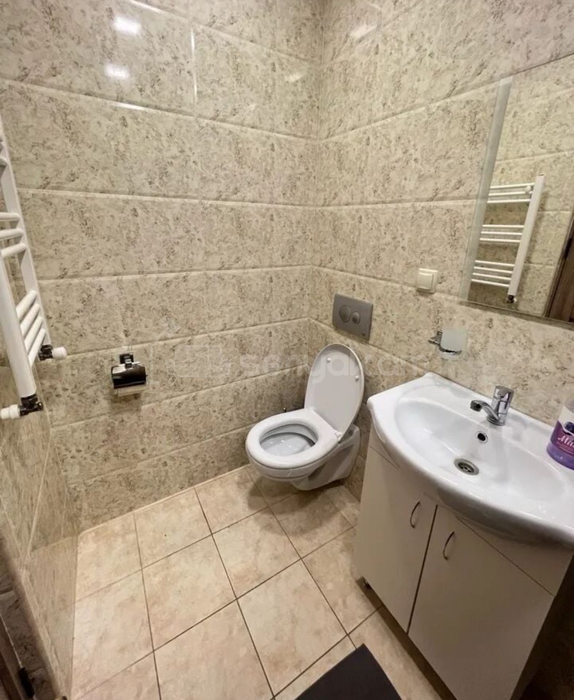 2 Սենյականոց Բնակարան Քարե Շենքում, 90քմ, 1/4 հարկ, Նորմալ Վիճակում, Կահավորված