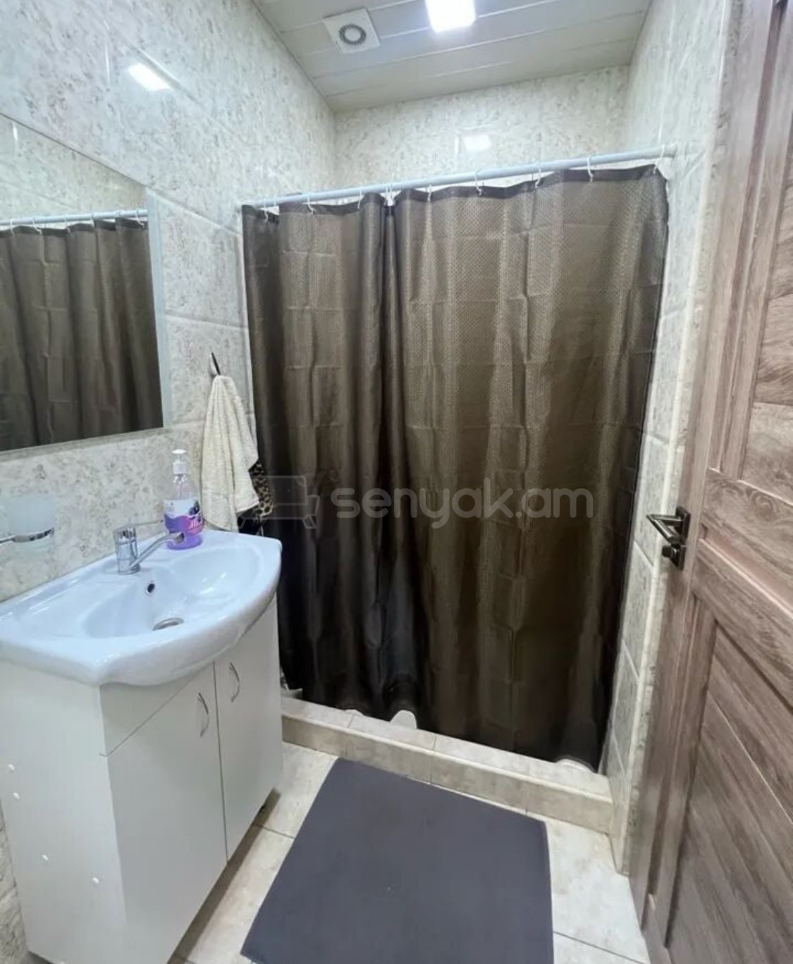 2 Սենյականոց Բնակարան Քարե Շենքում, 90քմ, 1/4 հարկ, Նորմալ Վիճակում, Կահավորված