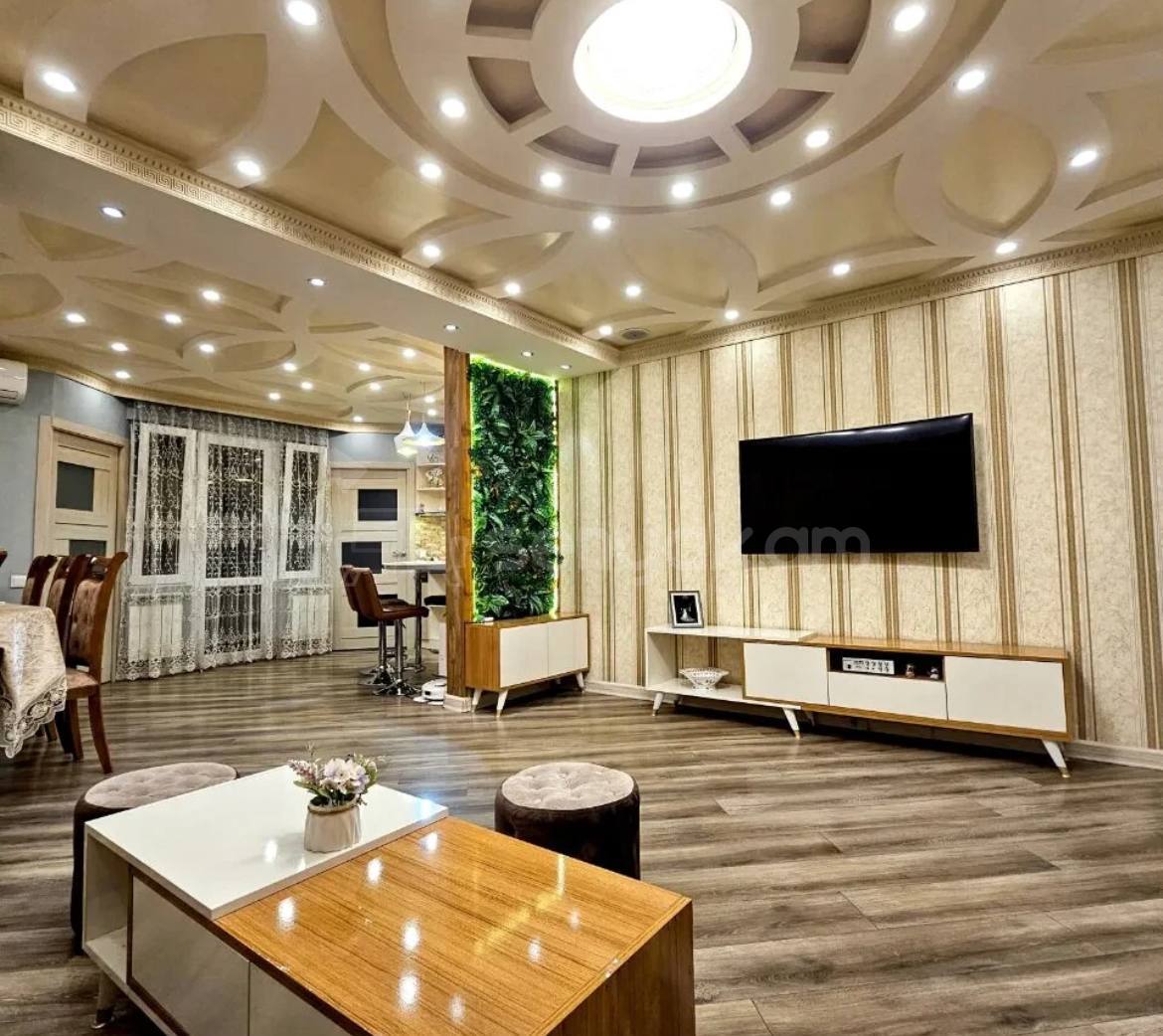 4 Սենյականոց Բնակարան Քարե Շենքում, 96քմ, 5/5 հարկ, Դիզայներական Վերանորոգված