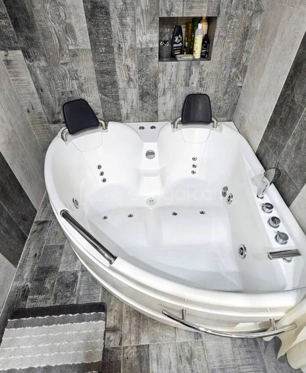 4 Սենյականոց Բնակարան Քարե Շենքում, 96քմ, 5/5 հարկ, Դիզայներական Վերանորոգված