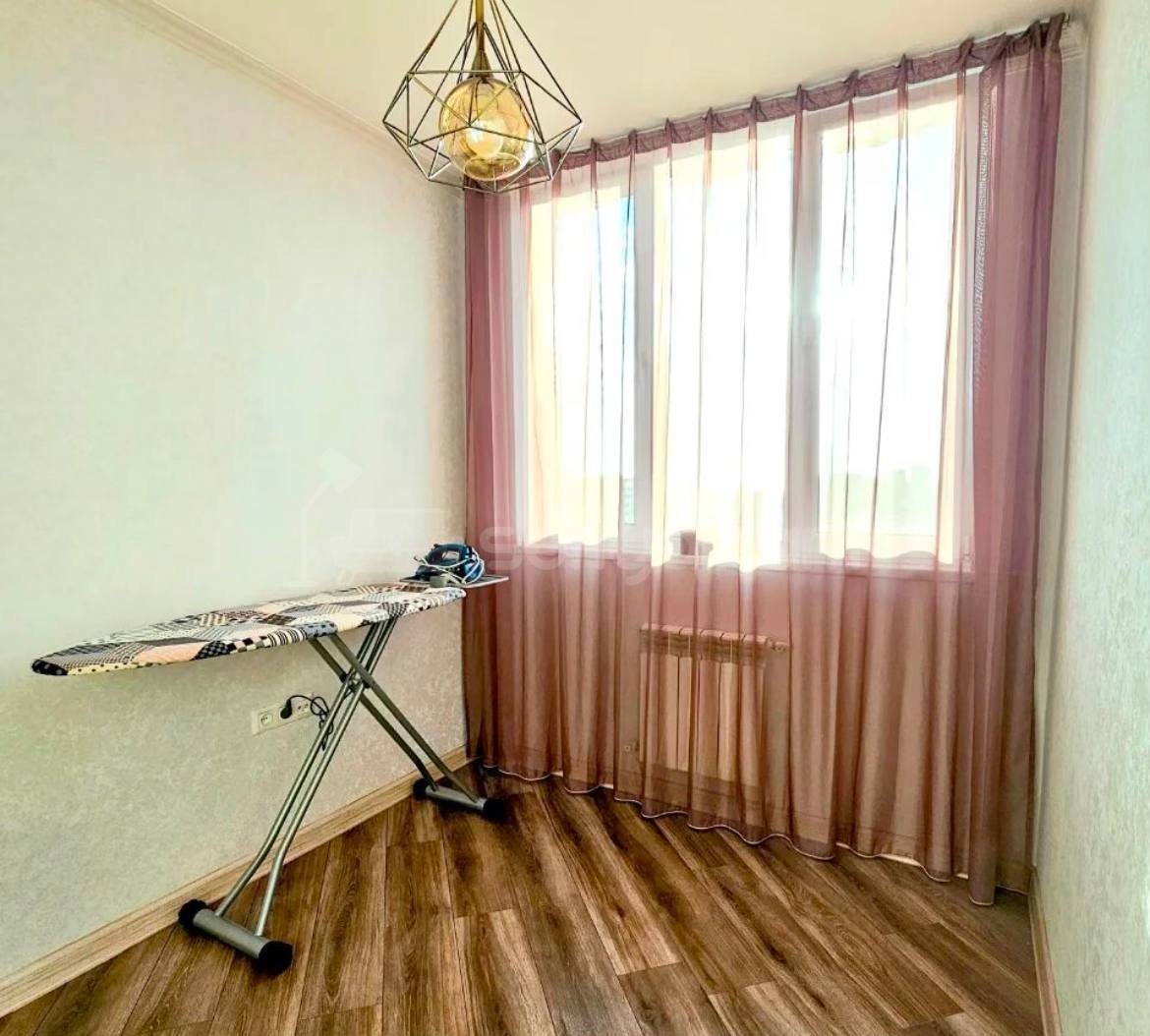 4 Սենյականոց Բնակարան Քարե Շենքում, 96քմ, 5/5 հարկ, Դիզայներական Վերանորոգված