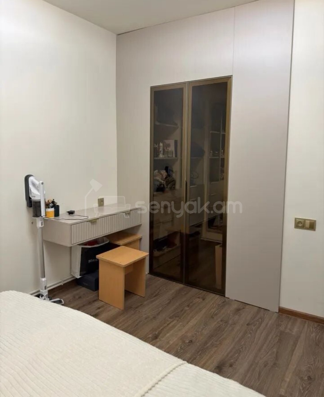 2 Սենյականոց Բնակարան Քարե Շենքում, 48քմ, 5/5 հարկ, Կապիտալ Վերանորոգված