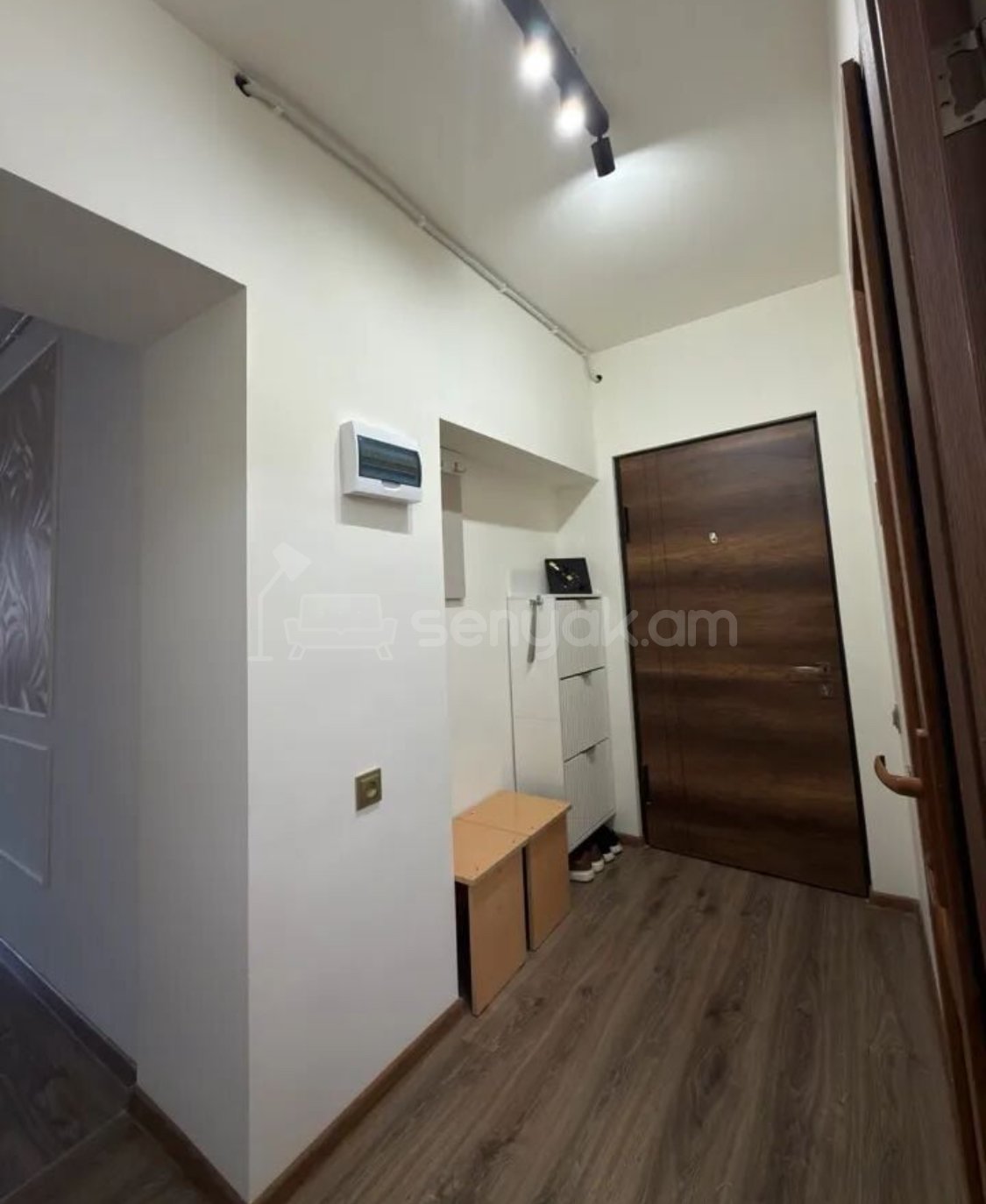 2 Սենյականոց Բնակարան Քարե Շենքում, 48քմ, 5/5 հարկ, Կապիտալ Վերանորոգված