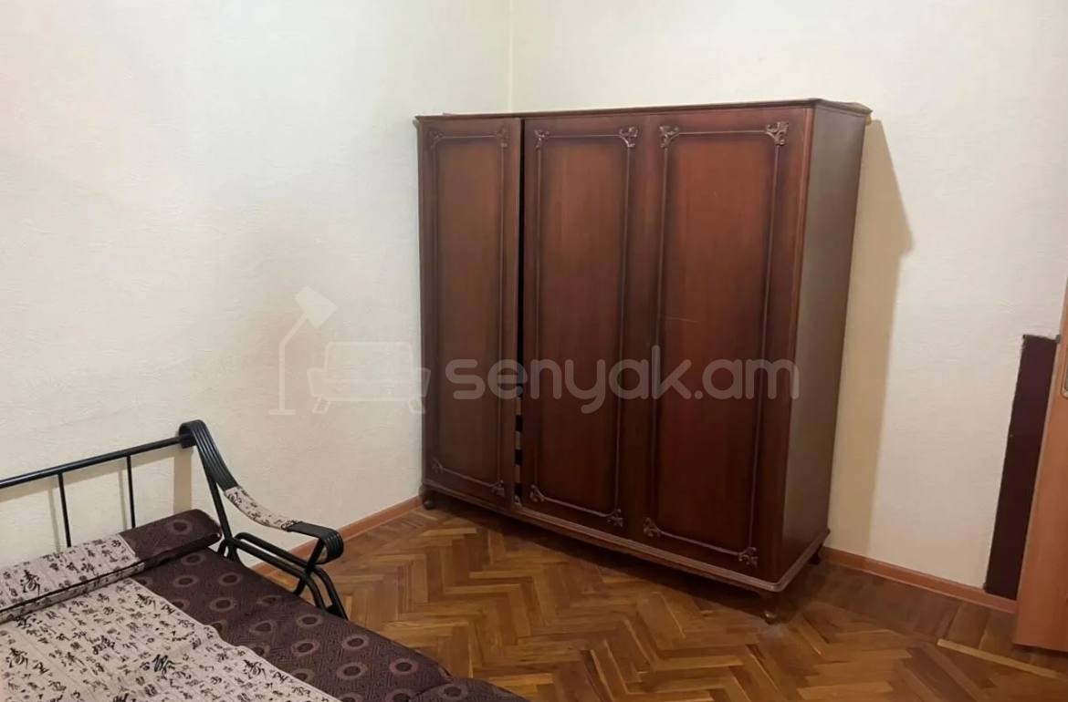 3 Սենյականոց Բնակարան Քարե Շենքում, 72քմ, 4/5 հարկ, Կապիտալ Վերանորոգված, Կահավորված