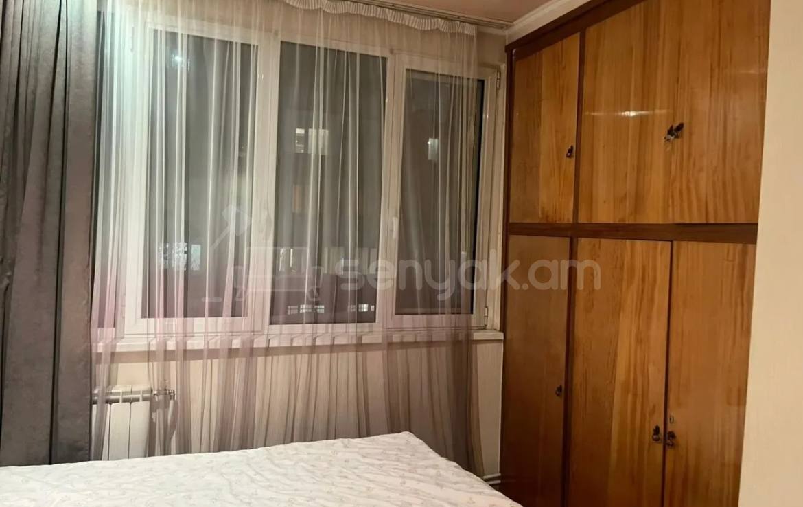 3 Սենյականոց Բնակարան Քարե Շենքում, 72քմ, 4/5 հարկ, Կապիտալ Վերանորոգված, Կահավորված