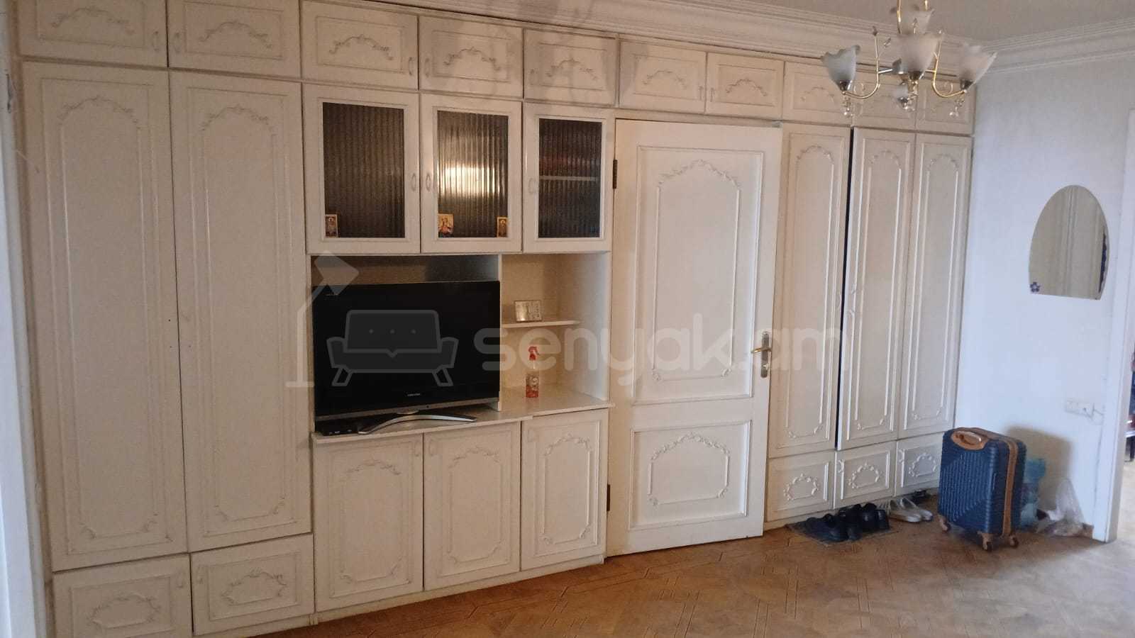 3 Սենյականոց Բնակարան, 80քմ, 5/10 հարկ, Նորմալ Վիճակում, Կահավորված, Արևկող