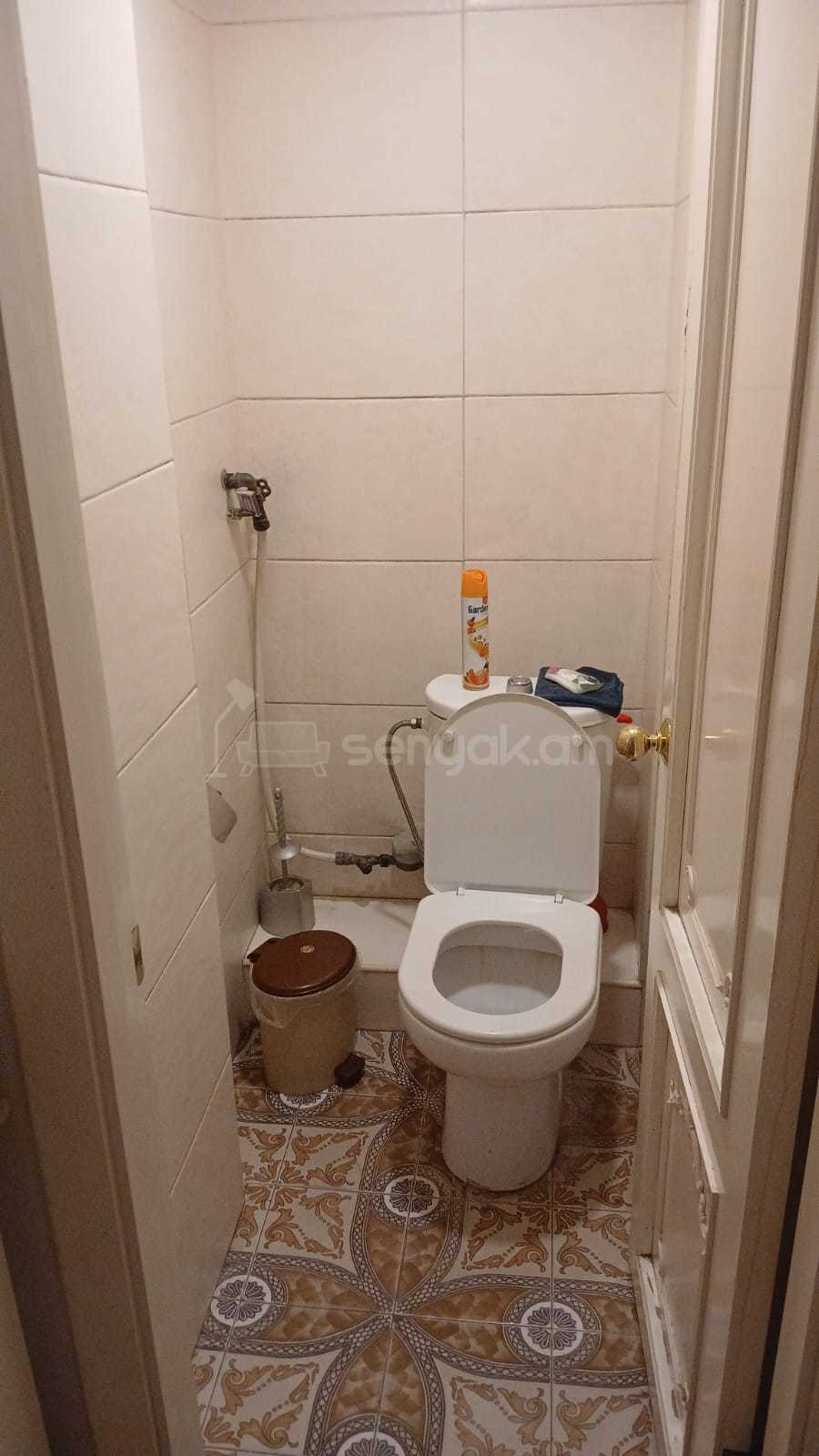 3 Սենյականոց Բնակարան, 80քմ, 5/10 հարկ, Նորմալ Վիճակում, Կահավորված, Արևկող