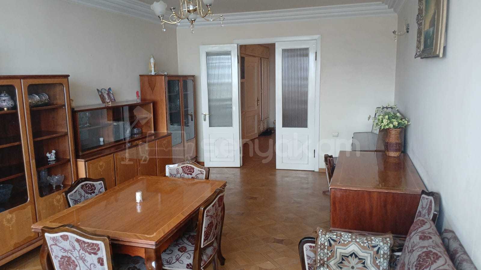 3 Սենյականոց Բնակարան, 80քմ, 5/10 հարկ, Նորմալ Վիճակում, Կահավորված, Արևկող