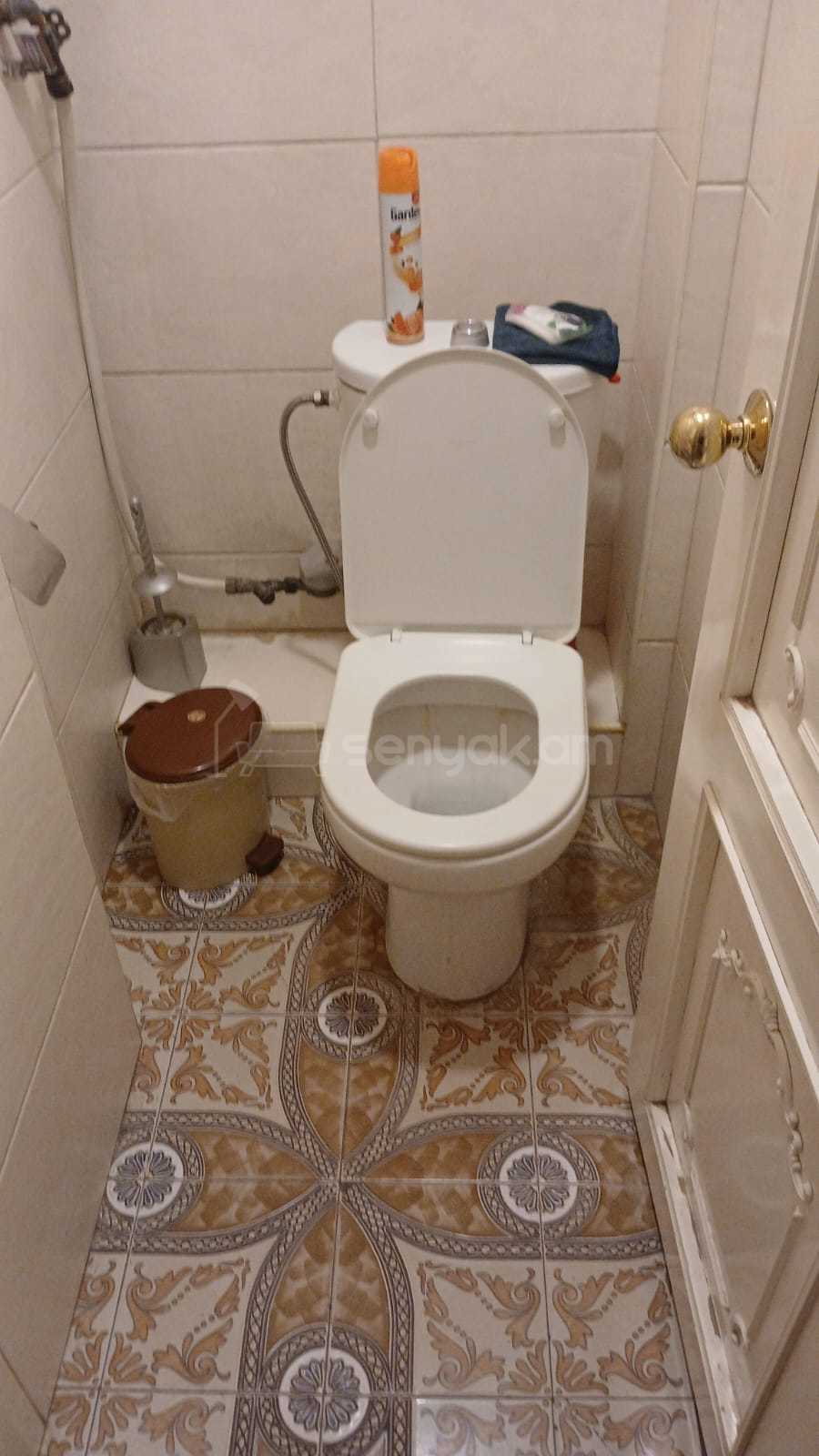 3 Սենյականոց Բնակարան, 80քմ, 5/10 հարկ, Նորմալ Վիճակում, Կահավորված, Արևկող