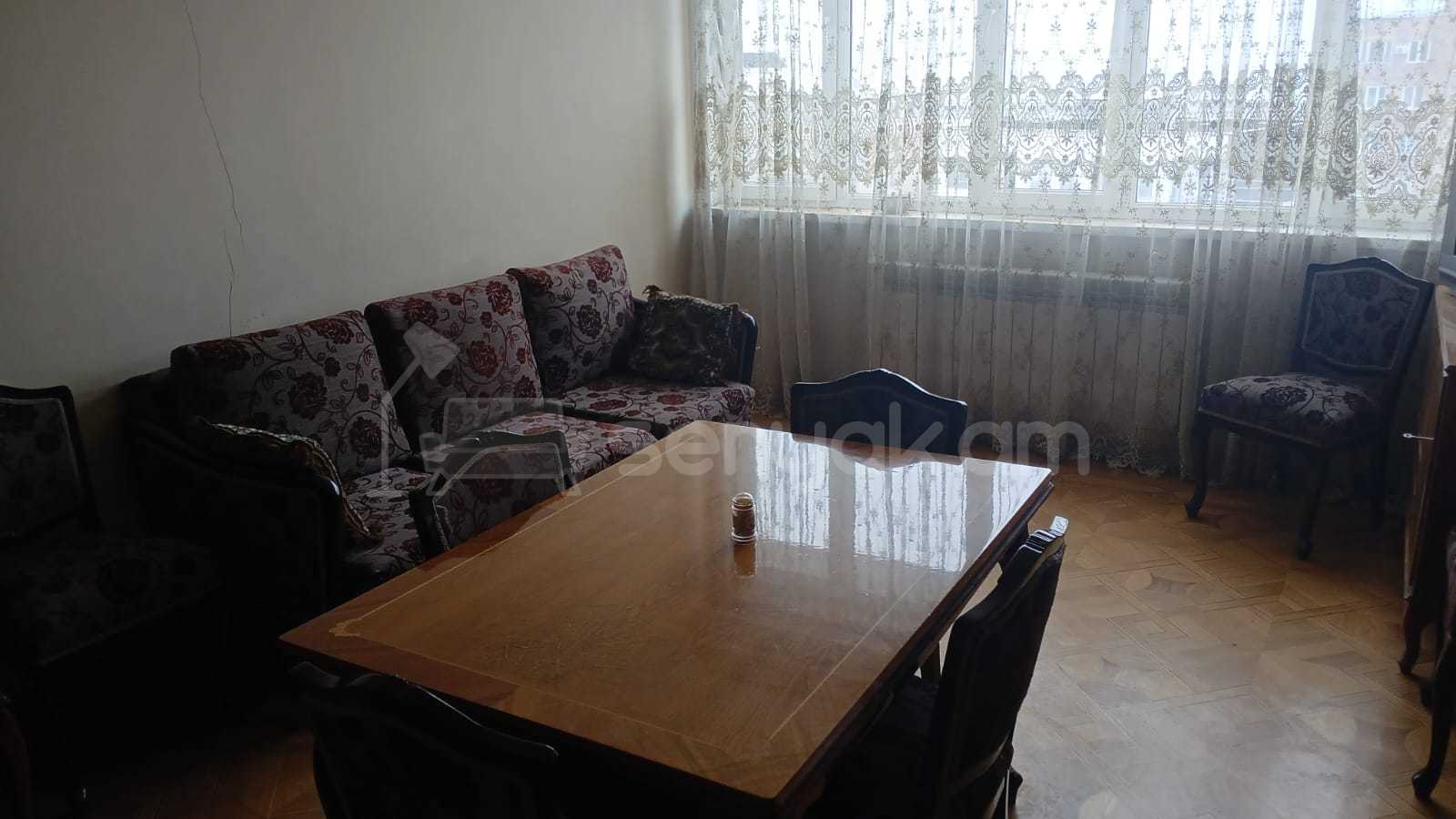 3 Սենյականոց Բնակարան, 80քմ, 5/10 հարկ, Նորմալ Վիճակում, Կահավորված, Արևկող