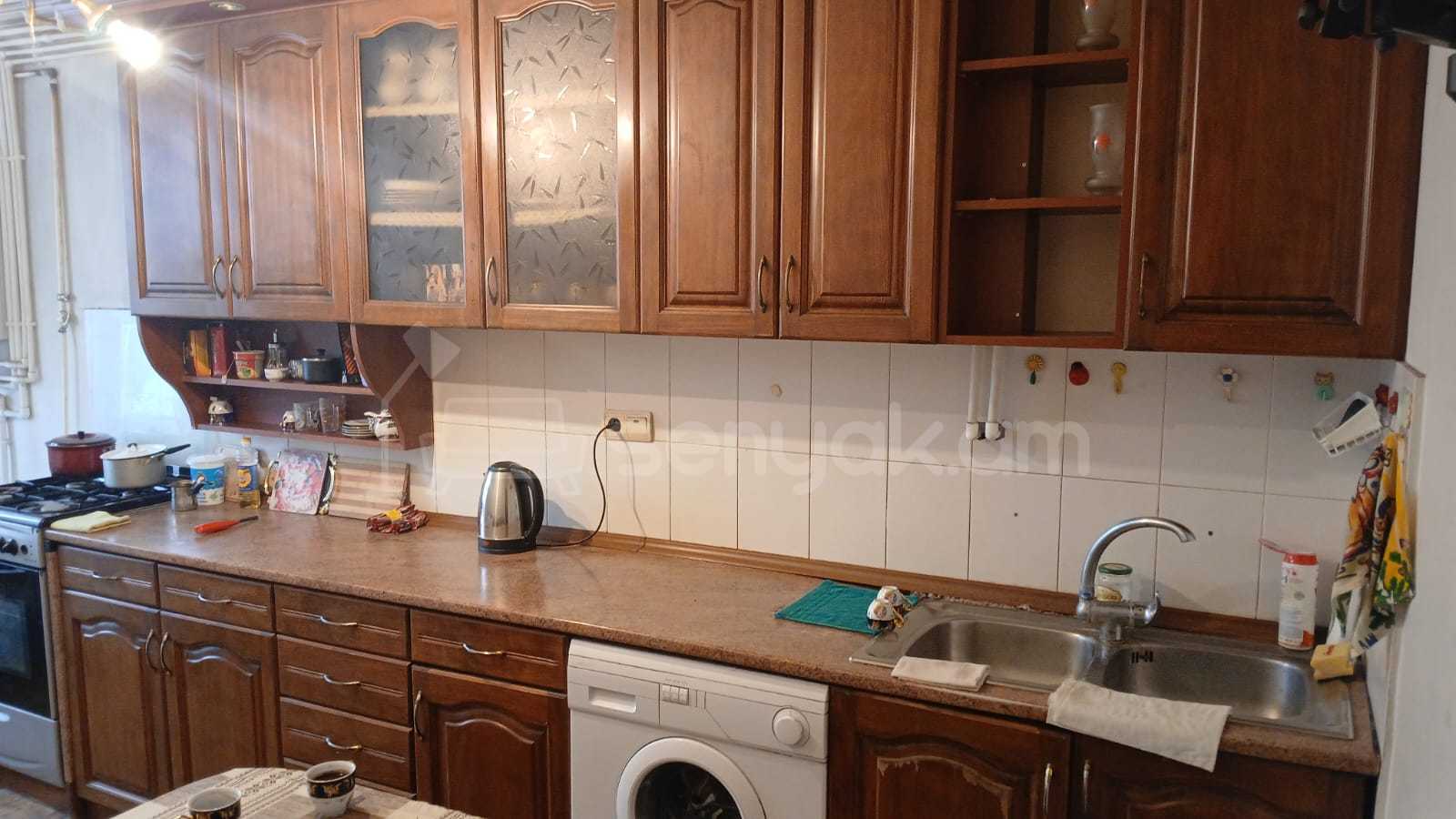 3 Սենյականոց Բնակարան, 80քմ, 5/10 հարկ, Նորմալ Վիճակում, Կահավորված, Արևկող