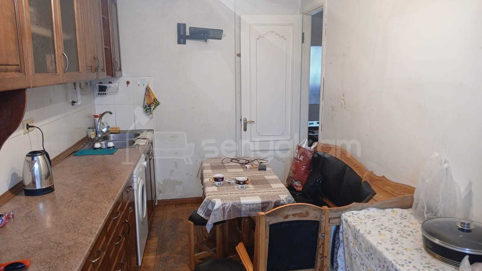 3 Սենյականոց Բնակարան, 80քմ, 5/10 հարկ, Նորմալ Վիճակում, Կահավորված, Արևկող