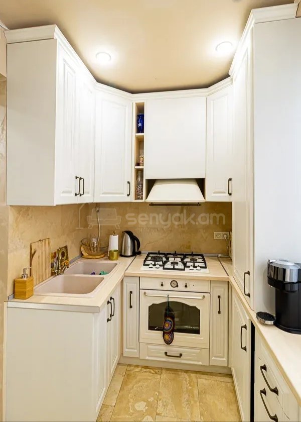 3 Սենյականոց Բնակարան Քարե Շենքում, 80քմ, 4/5 հարկ, Կապիտալ Վերանորոգված, Կահավորված