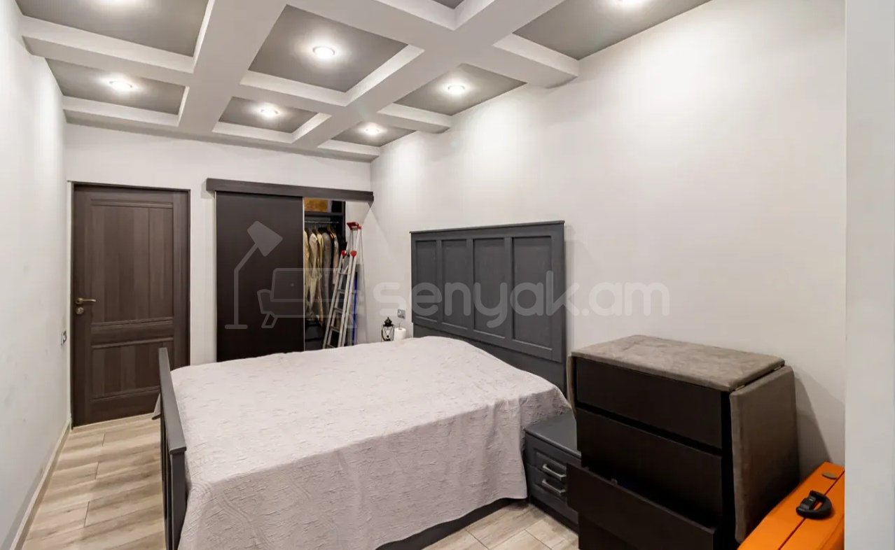 3 Սենյականոց Բնակարան Քարե Շենքում, 80քմ, 4/5 հարկ, Կապիտալ Վերանորոգված, Կահավորված