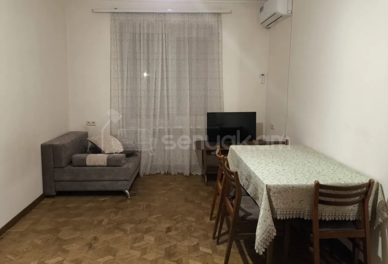 1 Սենյականոց Բնակարան Քարե Շենքում, 40քմ, 2/4 հարկ, Նորմալ Վիճակում, Կահավորված