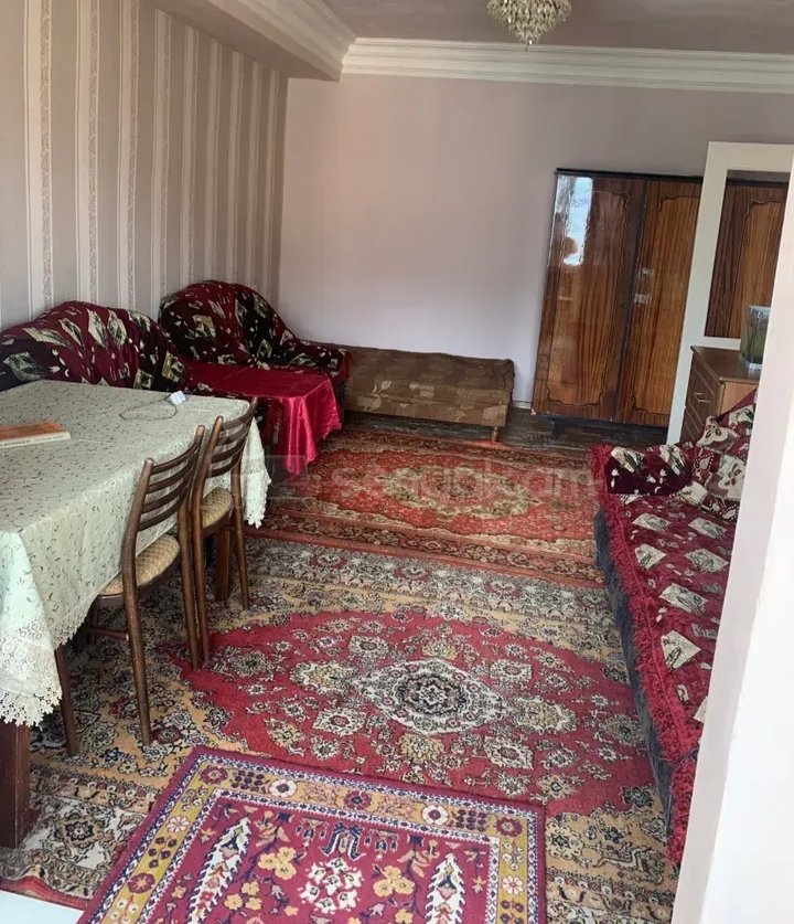 2 Սենյականոց Բնակարան Քարե Շենքում, 54քմ, 3/5 հարկ, Նորմալ Վիճակում, Կահավորված