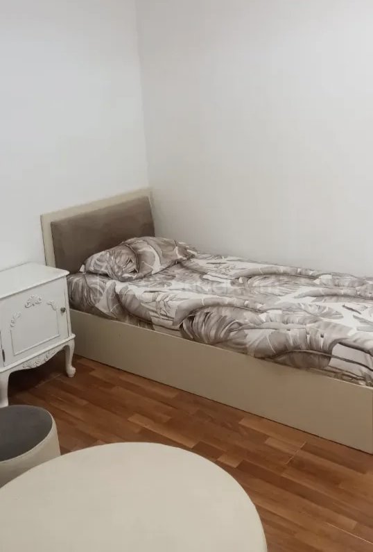 1 Սենյականոց Բնակարան Քարե Շենքում, 35քմ, 1/1 հարկ, Նորմալ Վիճակում, Կահավորված