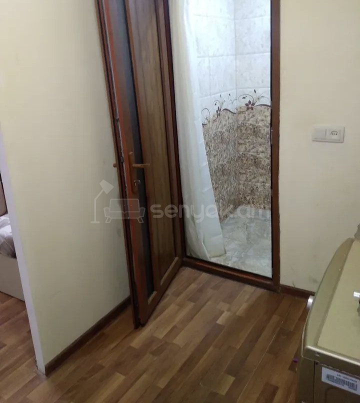 1 Սենյականոց Բնակարան Քարե Շենքում, 35քմ, 1/1 հարկ, Նորմալ Վիճակում, Կահավորված