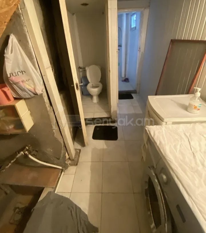 1 Սենյականոց Բնակարան Քարե Շենքում, 40քմ, 1/1 հարկ, Նորմալ Վիճակում, Կահավորված