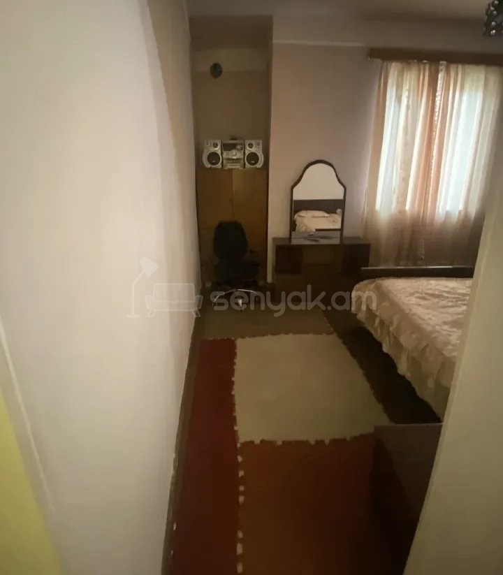 1 Սենյականոց Բնակարան Քարե Շենքում, 40քմ, 1/1 հարկ, Նորմալ Վիճակում, Կահավորված