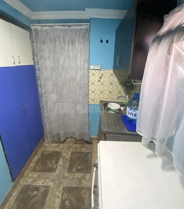 1 Սենյականոց Բնակարան Քարե Շենքում, 40քմ, 1/1 հարկ, Նորմալ Վիճակում, Կահավորված