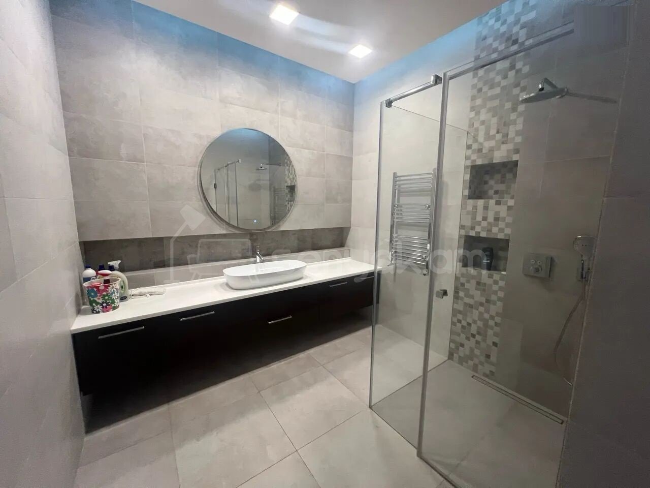 3 Սենյականոց Բնակարան Քարե Շենքում, 107քմ, 2/5 հարկ, Դիզայներական Վերանորոգված