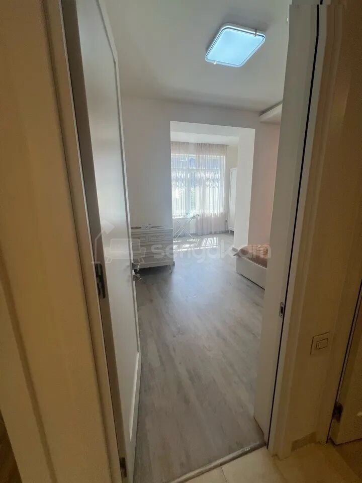 3 Սենյականոց Բնակարան Քարե Շենքում, 107քմ, 2/5 հարկ, Դիզայներական Վերանորոգված