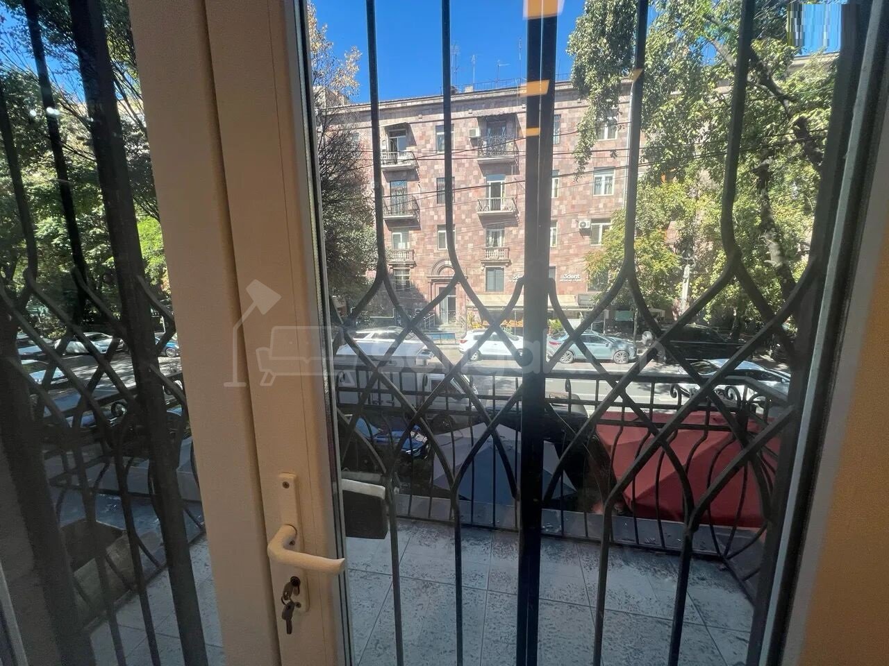 3 Սենյականոց Բնակարան Քարե Շենքում, 107քմ, 2/5 հարկ, Դիզայներական Վերանորոգված