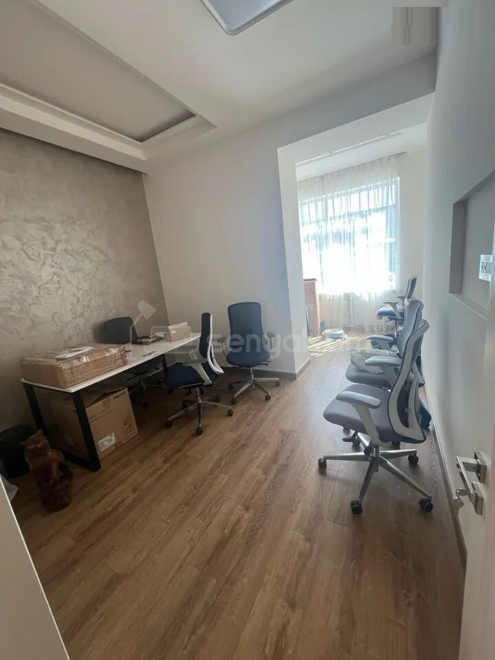 3 Սենյականոց Բնակարան Քարե Շենքում, 107քմ, 2/5 հարկ, Դիզայներական Վերանորոգված