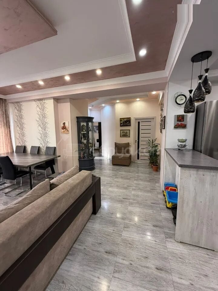 4 Սենյականոց Բնակարան, 123քմ, 8/13 հարկ, Դիզայներական Վերանորոգված