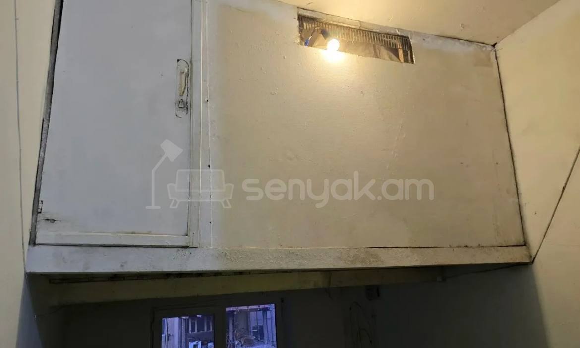 3 Սենյականոց Բնակարան Քարե Շենքում, 77քմ, 4/4 հարկ, Նորմալ Վիճակում