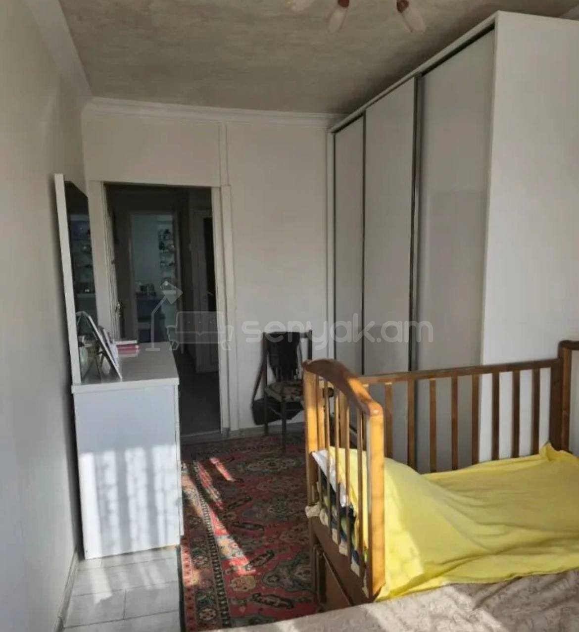 3 Սենյականոց Բնակարան Քարե Շենքում, 77քմ, 4/4 հարկ, Նորմալ Վիճակում