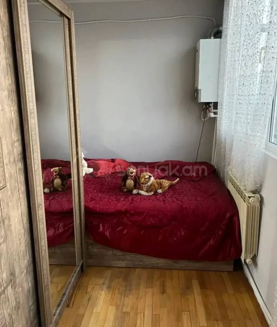 2 Սենյականոց Բնակարան Քարե Շենքում, 42քմ, 5/5 հարկ, Նորմալ Վիճակում, Կահավորված, Արևկող