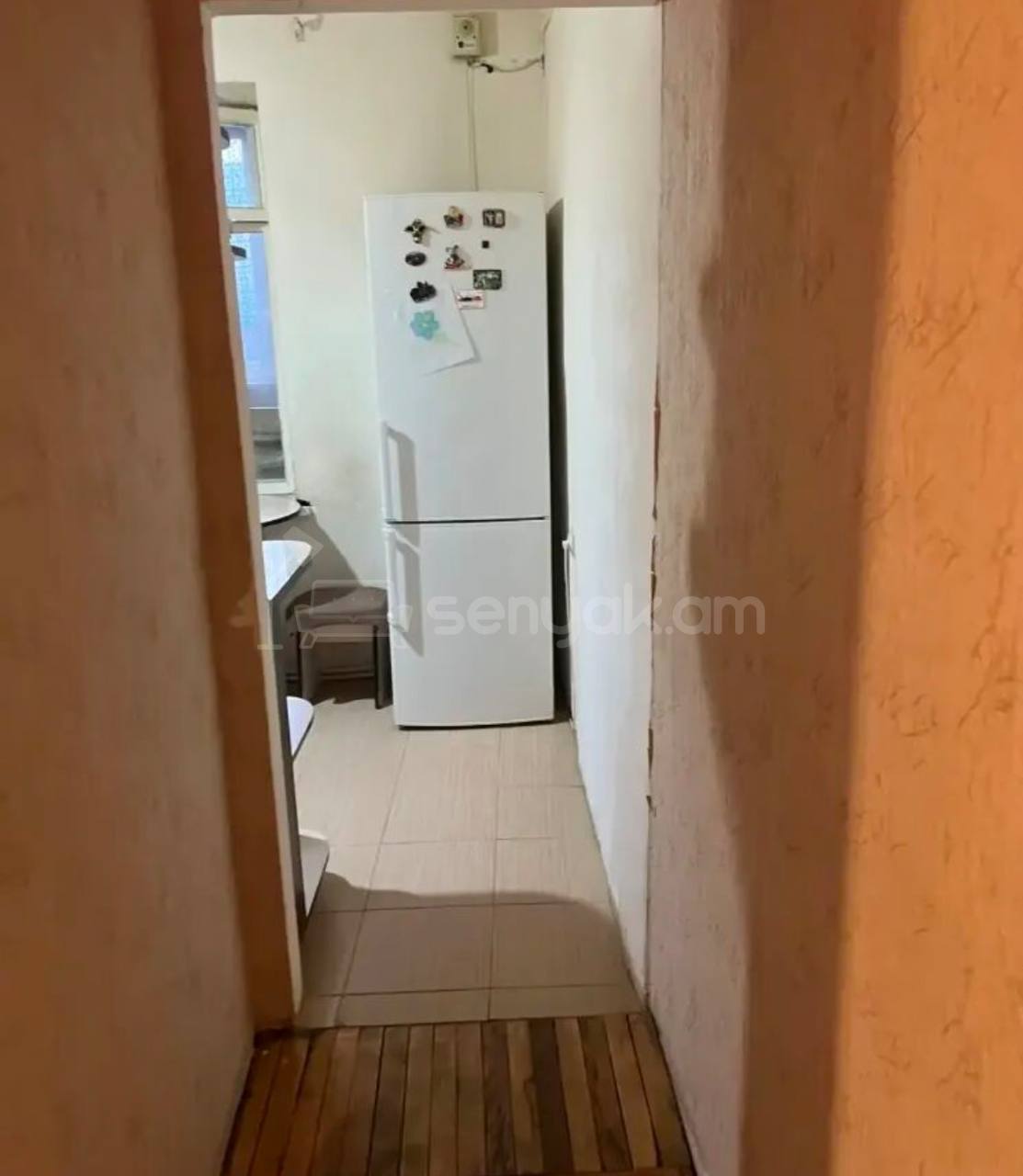 2 Սենյականոց Բնակարան Քարե Շենքում, 42քմ, 5/5 հարկ, Նորմալ Վիճակում, Կահավորված, Արևկող