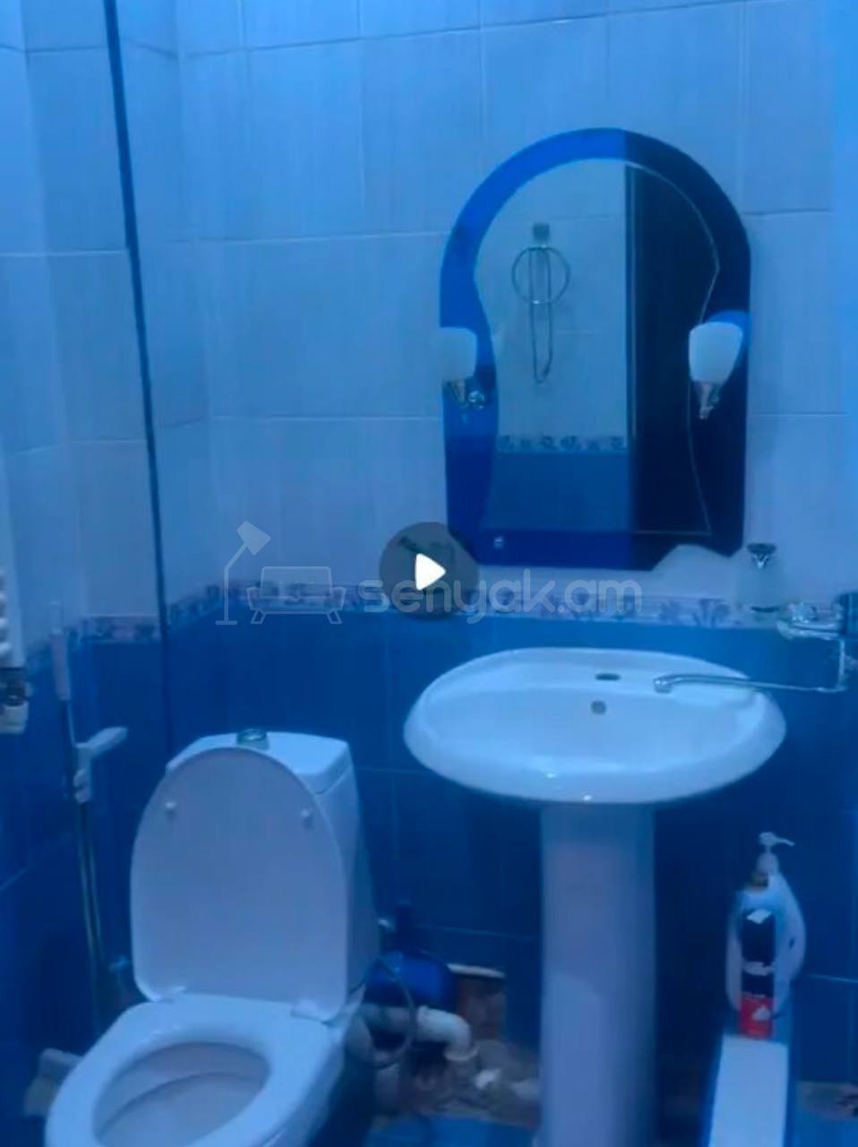 2 Սենյականոց Բնակարան Քարե Շենքում, 42քմ, 5/5 հարկ, Նորմալ Վիճակում, Կահավորված, Արևկող